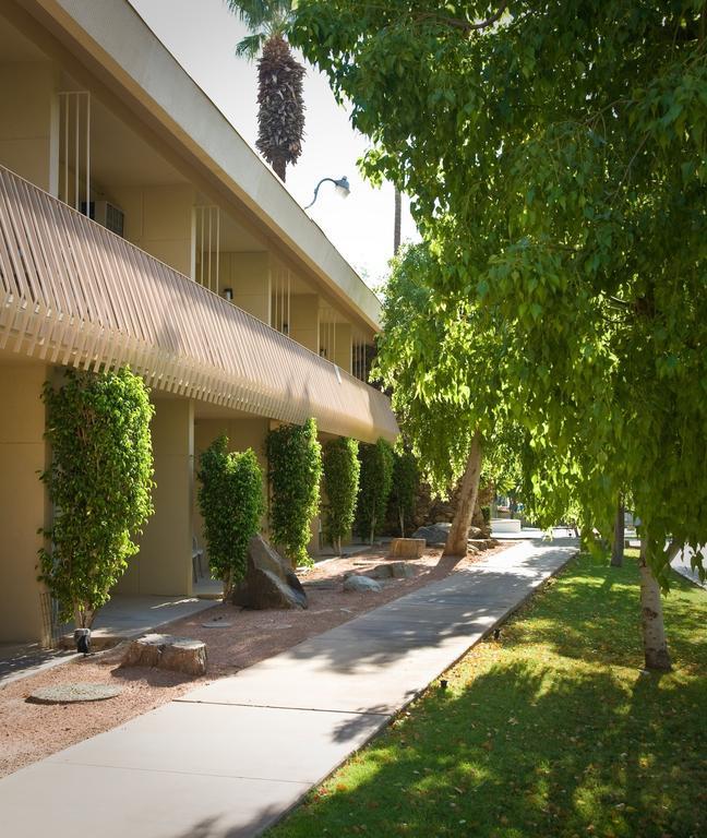 Days Inn By Wyndham Palm Springs Exterior photo